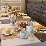 Piccolo Panzio Vendeglo Vinoteca Oda ve Kahvaltı Zalaegerszeg