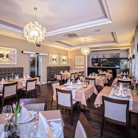 Piccolo Panzio Vendeglo Vinoteca Frühstückspension Zalaegerszeg