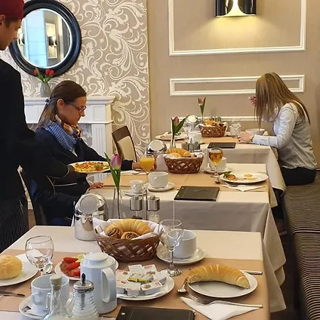 Piccolo Panzio Vendeglo Vinoteca Nocleg ze śniadaniem 4*