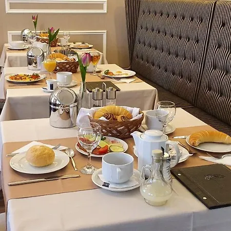 Piccolo Panzio Vendeglo Vinoteca Nocleg ze śniadaniem Zalaegerszeg