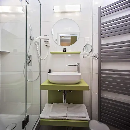 Piccolo Panzio Vendeglo Vinoteca 4* 佐洛埃格塞格
