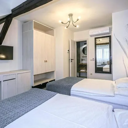Piccolo Panzio Vendeglo Vinoteca 4* 佐洛埃格塞格