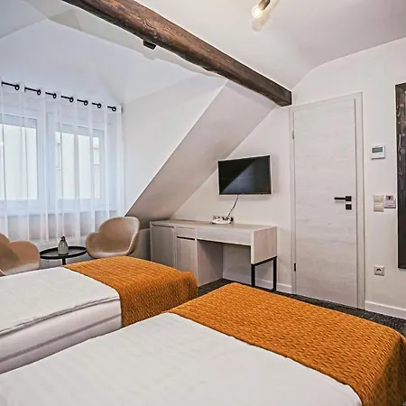 Piccolo Panzio Vendeglo Vinoteca 4* 佐洛埃格塞格