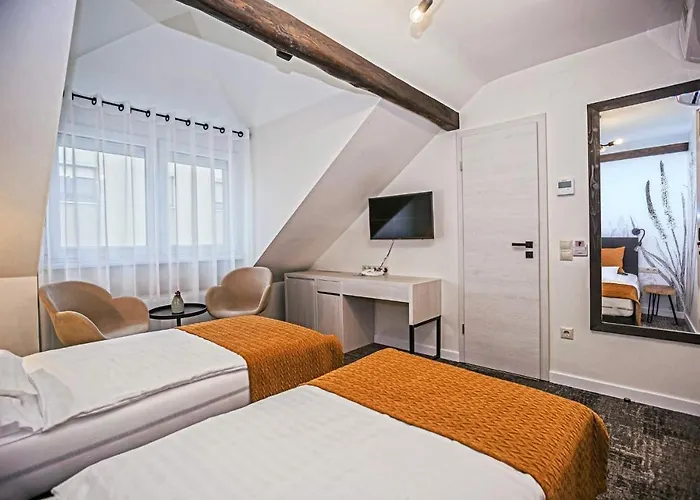 Piccolo Panzió Vendéglő Vinoteca 4* Zalaegerszeg